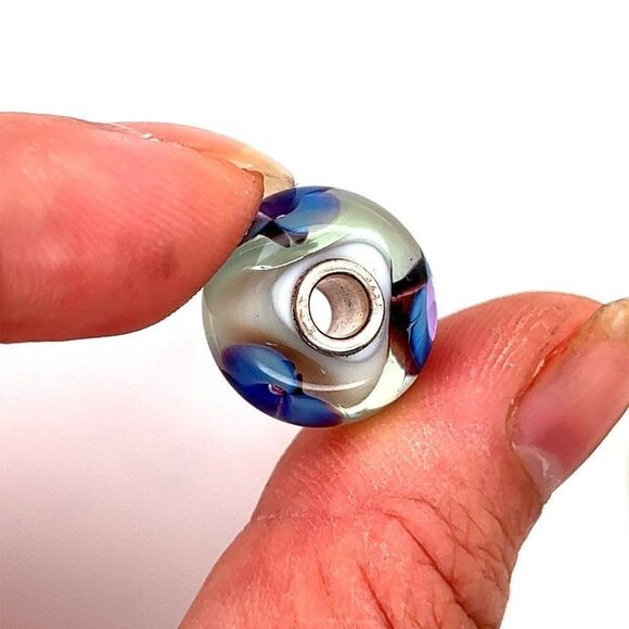 Trollbeads White Glass with Flower Bead - Picture 2 of 4